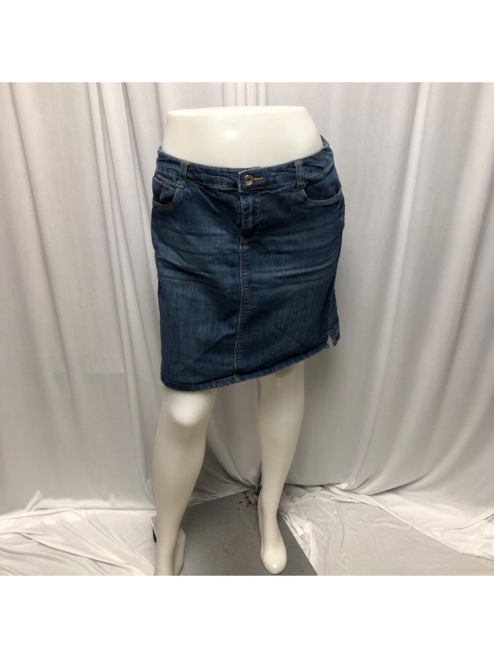 Christopher and Banks Jean Skirt Womens Size 6 Blue Denim Pockets Above Knee